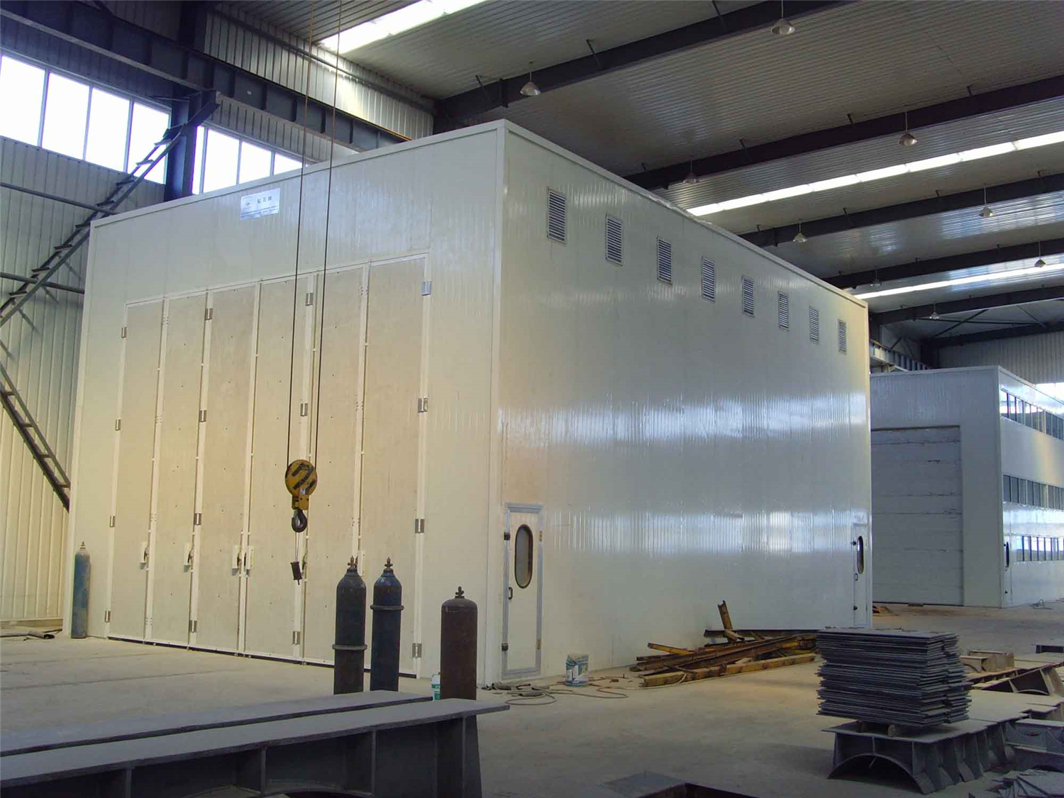 集装箱体抛丸清理如何选购适合的机型